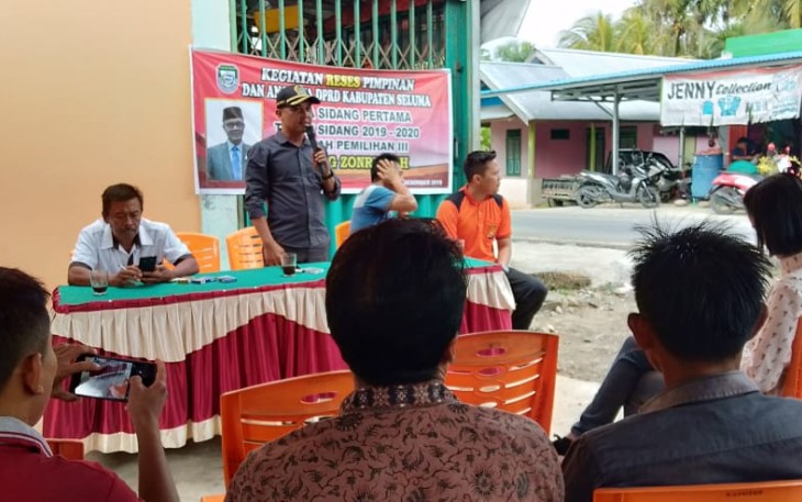 Sugeng Zonrio saat menampung aspirasi masyarakat