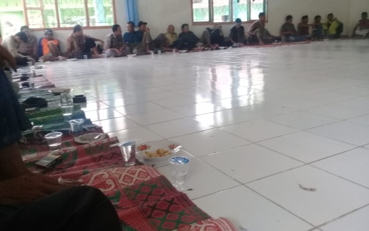 Petani plasma dan pihak koperasi saat rapat bersama