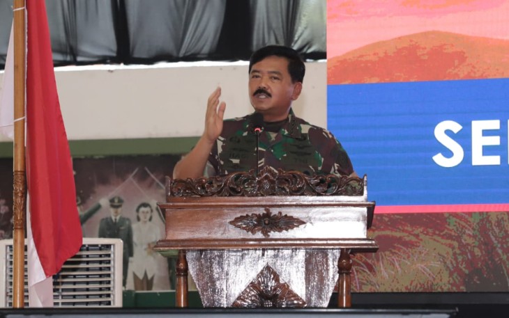 Panglima TNI Marsekal TNI Hadi Tjahjanto S.I.P. saat memberikan arahan ke Prajurit