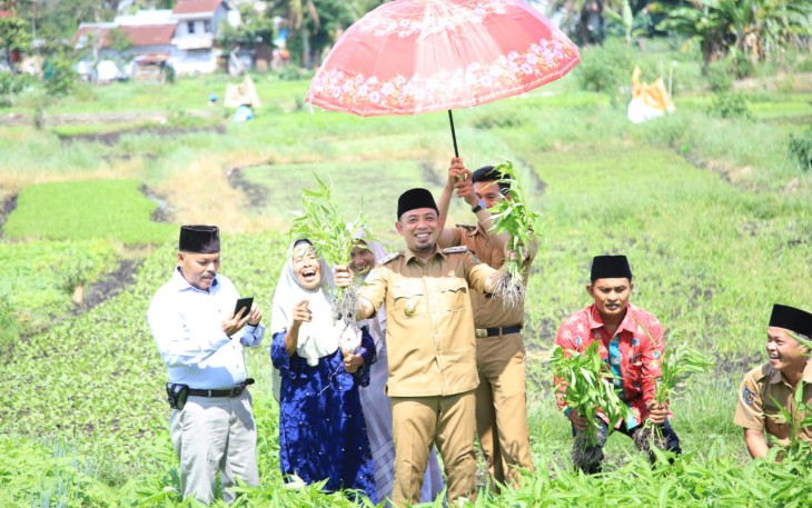Wakil Wali Kota Bengkulu Dedy Wahyudi Melauncing Kampung Tematik Dengan Tema Kampung Putri Gading Organik di Kelurahan Penurunan