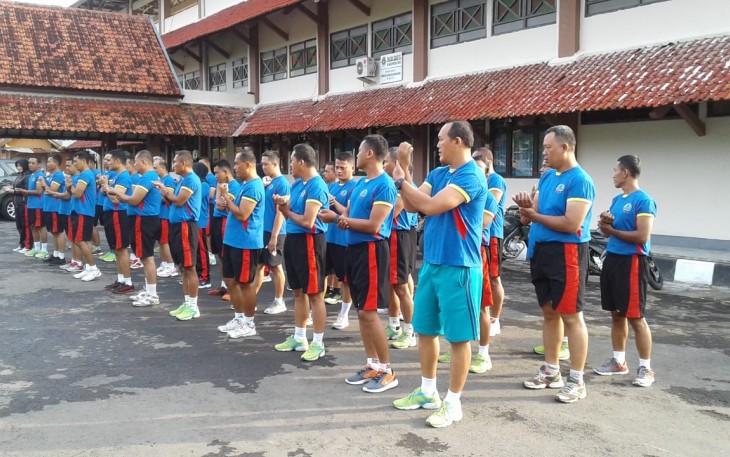 Pemanasan salah satu kegiatan yang harus dilakukan