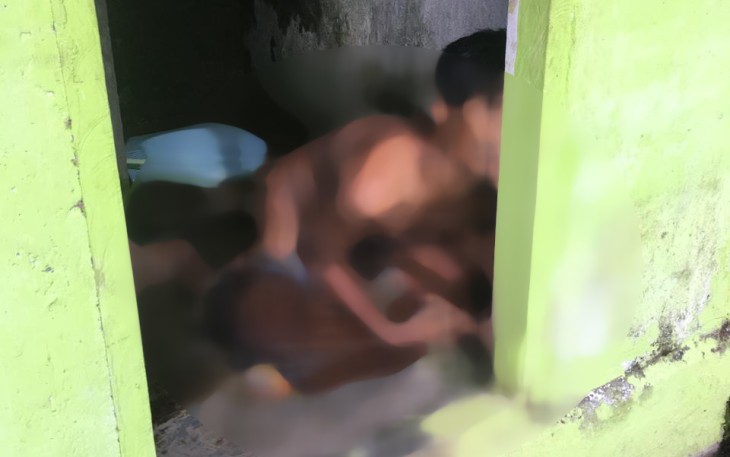 Korban saat ditemukan tewas di kamar mandi