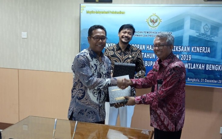 Penyerahan LHP Kinerja Pemerintah Provinsi Bengkulu