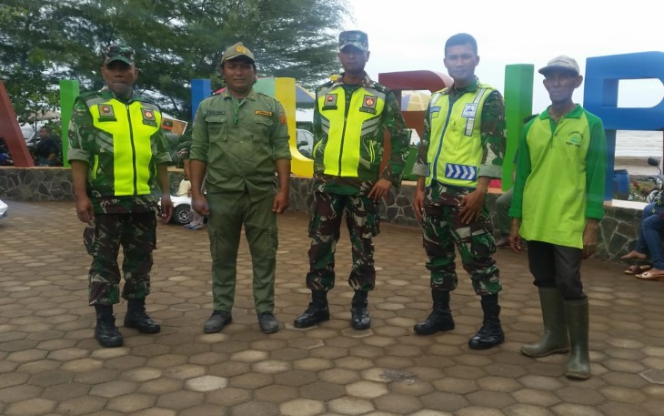 Anggota Koramil Tulis Patroli Obyek Wisata Pantai Kuripan
