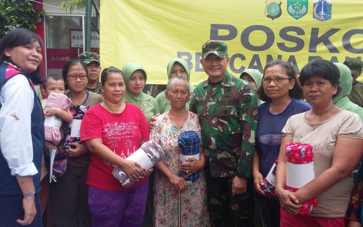 Kodam Jaya Berikan Bantuan Kepada Korban Banjir 