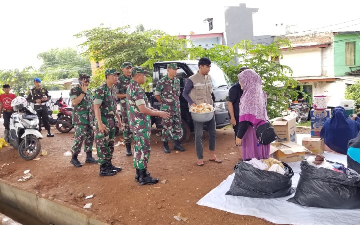 Kasdam Jaya/Jayakarta Tinjau Tiga Lokasi Musibah Banjir di Wilayah Jakarta Timur