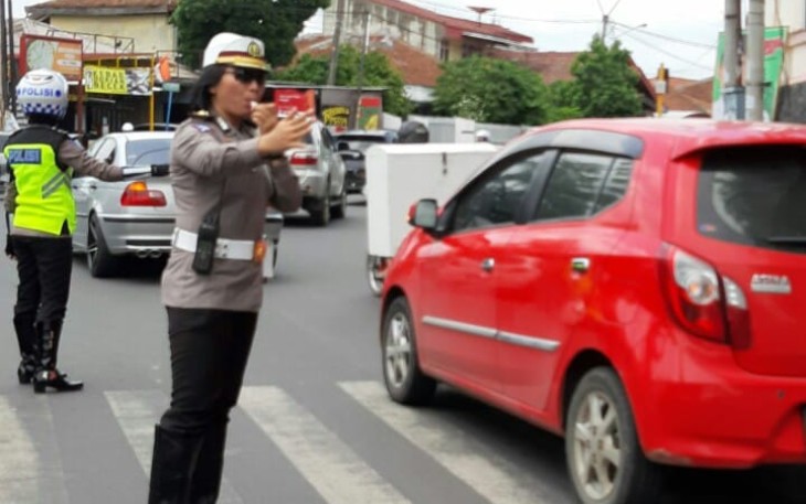 Kompol Heti Patmawati yang Memimpin kegiatan Arus Lalulintas