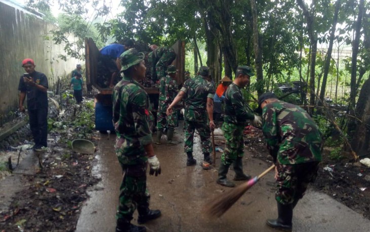Koramil 04/Cikupa Kerja Bakti Bersama Masyarakat