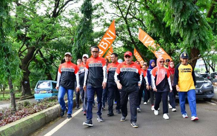 Jalan Santai Meriahkan Dies Natalis Fakultas Kedokteran Unhas