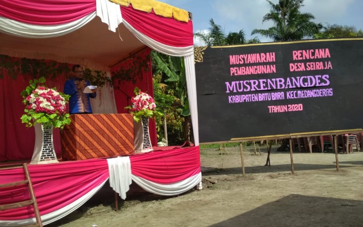 Kadis Pendidikan Kabupaten Batu Bara Ilyas Sitorus membaca Pidato tertulis Bupati.