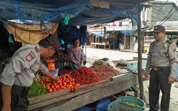 Polsek Panai Hilir Sampaikan Pesan Kamtibmas ke pedagang pasar 