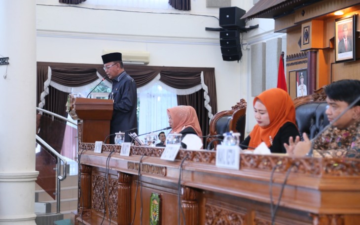 Wali Kota Tanjung Pinang Syahrul Menyampaikan Usulan 6 Ranperda Tahap I Tahun 2020 Dalam Paripurna 