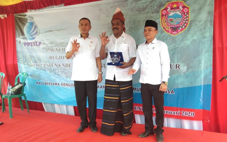 Dari Kiri Bupati Ende Djafar Achmad bersama Ketua Panitia Emanuel E Sala dan Ketum PPTSLP Suleman Rauf Muludu