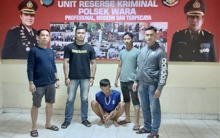 Personel Unit Reskrim Polsek Wara saat mengamankan pelaku 