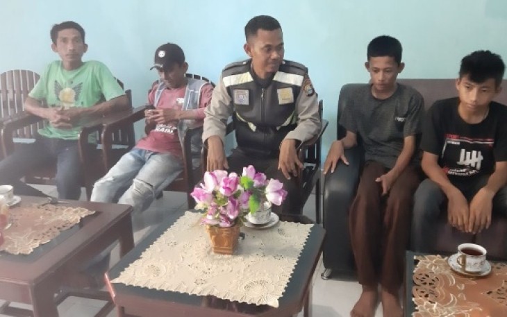 Bhabinkamtibmas Mediasi Dua Warga yang Berseteru