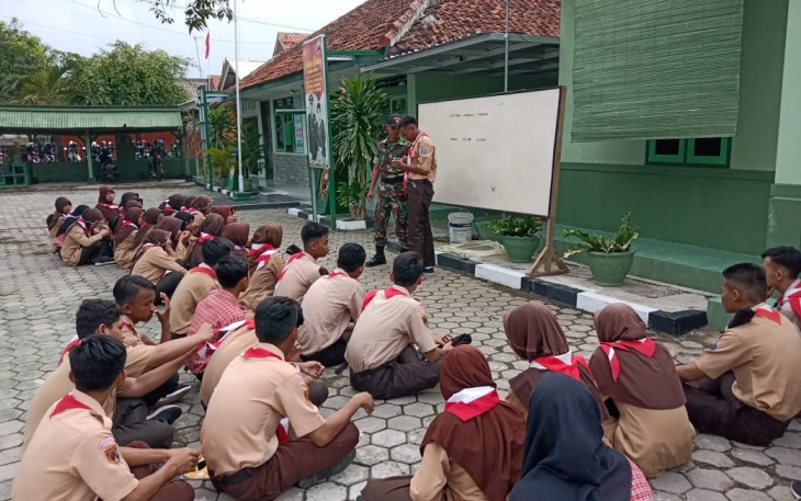 Koramil Banjarharjo Beri Materi Navigasi Darat
