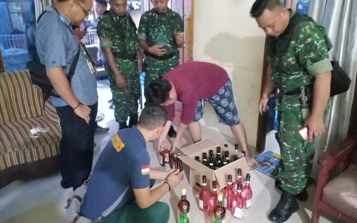 Tim gabungan kodim 1310 Bitung dan bea cukai Bitung Amankan miras ilegal