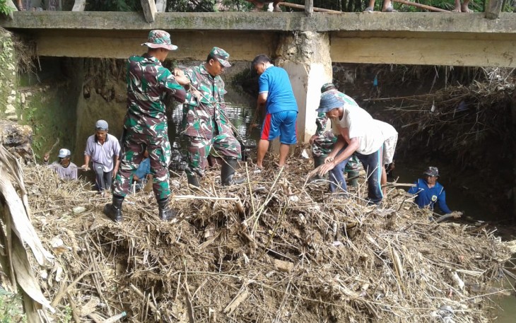 Beginilah penampakan sedimentasi dibawah jembatan Tambakwinong