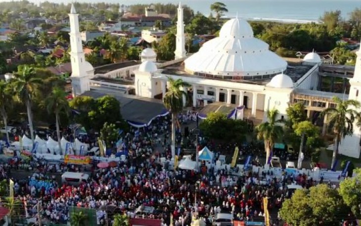 Ribuan Masyarakat Antusias Ikuti Jalan Santai Hidayah Dalam Rangka Menyambut Hari Jadi Kota Bengkulu ke-301