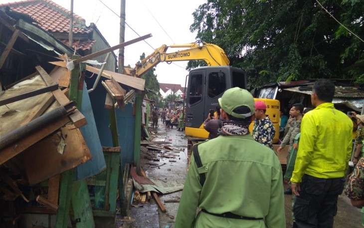 Koramil 701/Kranji Amankan jalannya Penertiban Bangunan Liar di Jakasampurna Bekasi