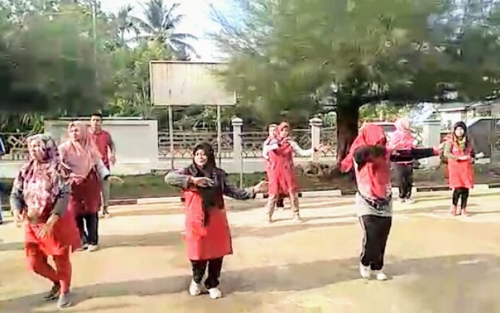 Camat Teupah Barat Senam Bersama Dengan Unsur Muspika