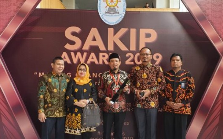 Wakil Wali Kota Bengkulu Dedy Wahyudi Foto Bersama Usai Menerima SAKIP Award 2019 