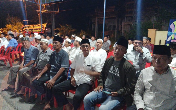 Dandim 0209/ LB Letkol Inf Santoso (dua dari kanan) saat turut hadir mendoakan almarhum