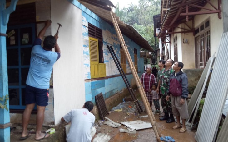 Sambaran Petir Akibatkan Rumah Warga Rusak