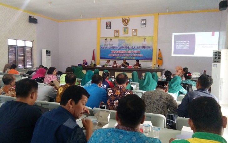 Hamdan S.Pd M.Si mewakili Wakil Bupati Batu Bara didampingi oleh Andri Rahadian AP memberikan kata sambutan