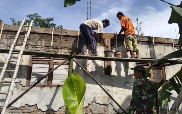 Rehab RTLH Suwarni Pengecoran Ring Balok