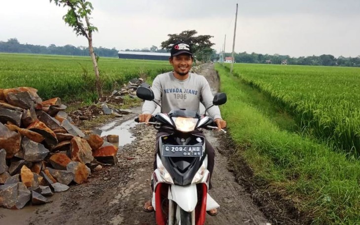 Suyono (50) salah seorang penjahit yang tinggal di Dukuh Condongsari
