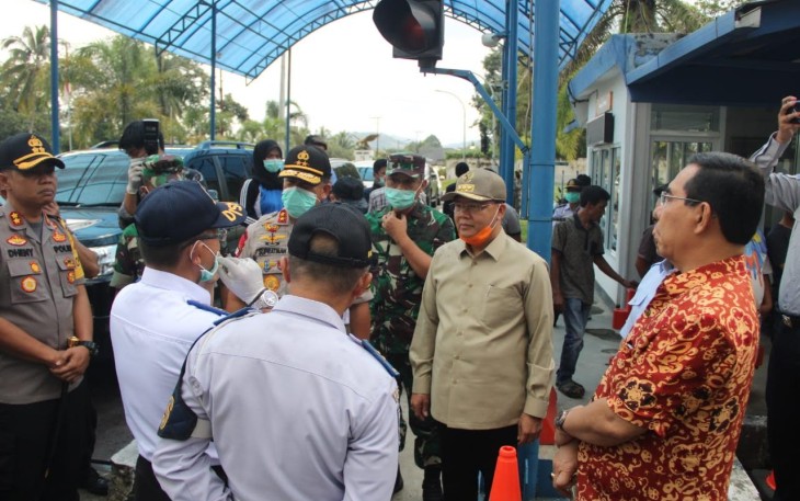 Kapolda Bengkulu saat bersama Gubernur meninjau perbatasan Bengkulu-Sumsel