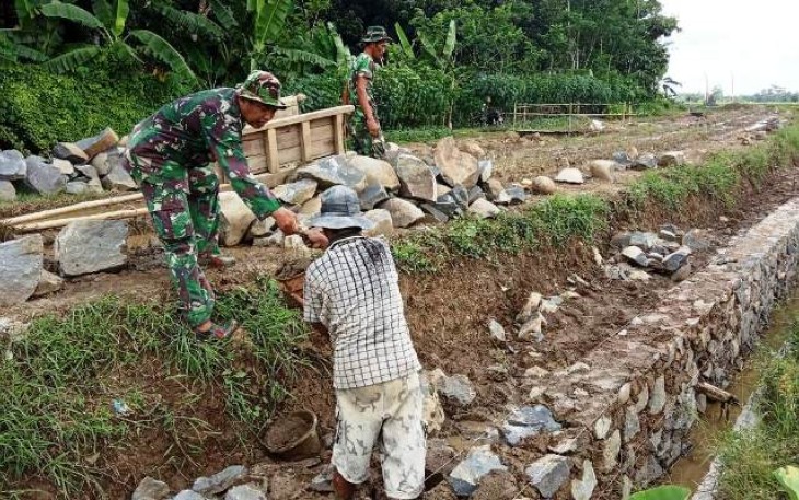 Kepala Desa Pantirejo Pekalongan Optimis Pembangunan Talud TMMD Selesai Tepat Waktu