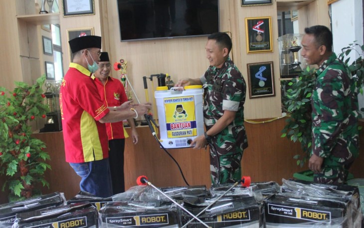 Bantuan sprayer dari Gusdurian untuk Cegah Covid-19 diterima Dandim Pati