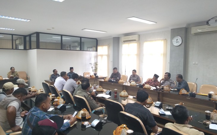 Hearing Komisi III DPRD Kabupaten Blitar dengan LSM Bumi Kelangitan 