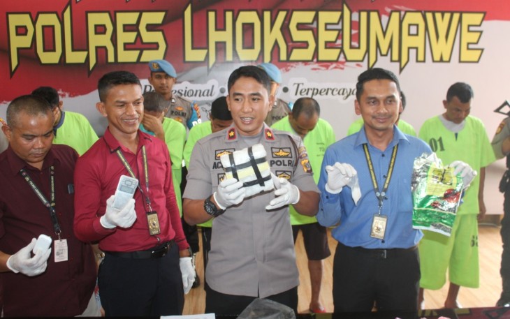 Ekspos tersangka dan barang bukti oleh Polres Lhokseumawe