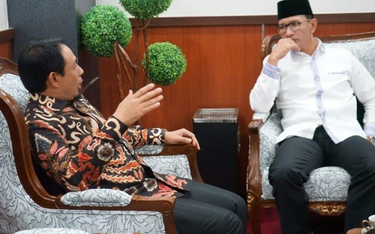 Wakil Wali Kota Bengkulu Dedy Wahyudi Mengenakan Baju Batik 