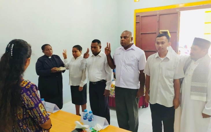 Panwaslu Distrik Kota Waisai Lantik Empat Panwaslu Kelurahan