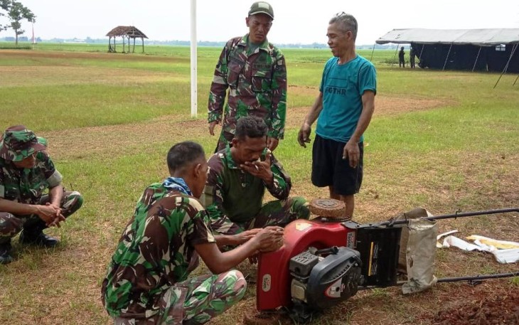 TNI Yang Ahli Mesin Potong Rumput Ambil Peran di TMMD