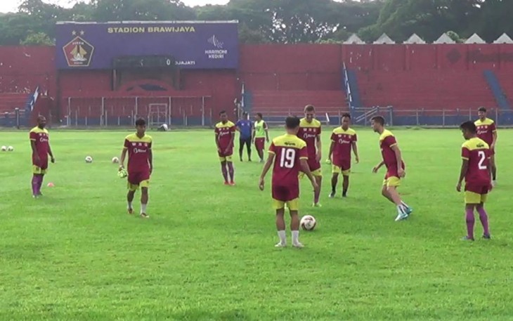 Para pemain Persik saat berlatih