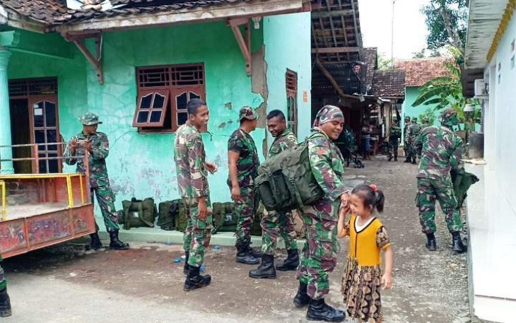 Keceriaan Anak Kecil Memotivasi Satgas TMMD Reguler Pekalongan Cepat Pulang
