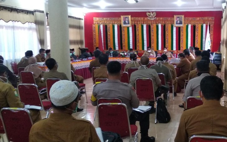 Pihak Pemkab bersama unsur Forkopimda melakukan pertemuan di Opp Room Kantor Bupati Aceh Singkil.