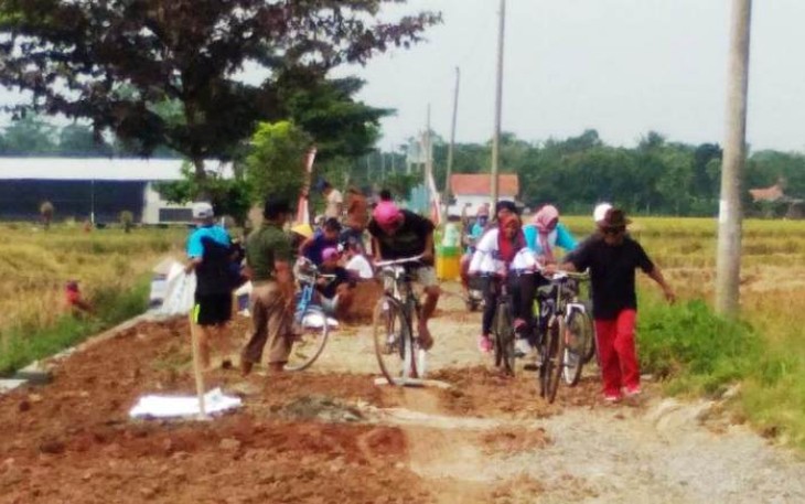 Mereka Yang Penasaran Terhadap Proyek Fisik TNI di Pantirejo Pekalongan