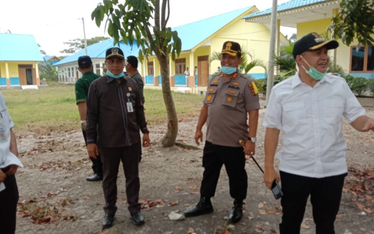 Bupati dan Kapolres Batu Bara saat tinjau tempat karantina TKI