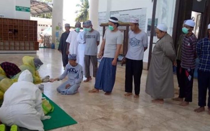 Jamaan Yang Berada di Masjid Agung At-Taqwa Menjalani Test Covid-19 