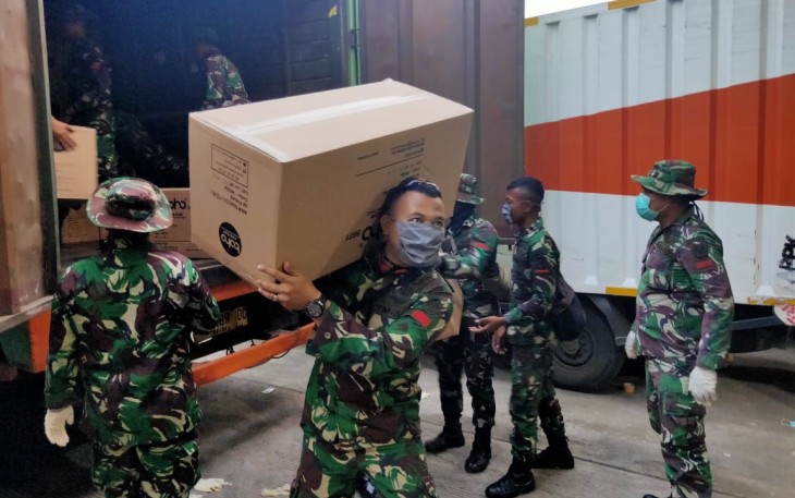 TNI Bantu Distribusikan APD ke Berbagai Daerah