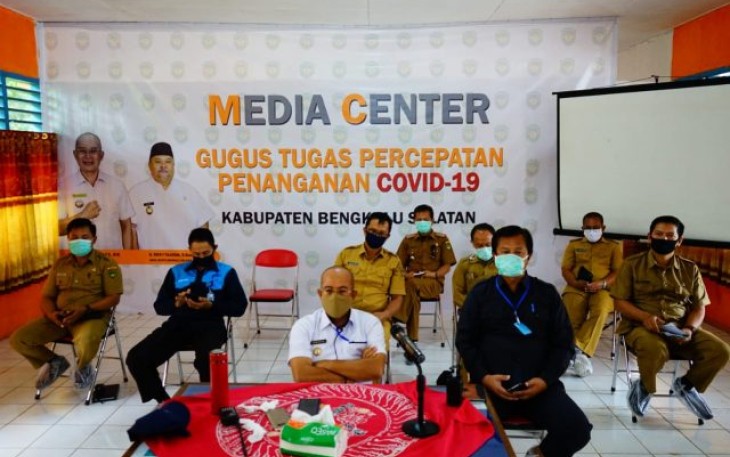 Bupati Bengkulu Selatan Gusnan Mulyadi 