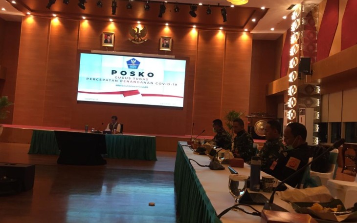 Ketua Gugus Tugas Percepatan Penanganan Covid-19 Letjen TNI Doni Munardo saat memberi arahan kepada Pati dan Pamen TNI