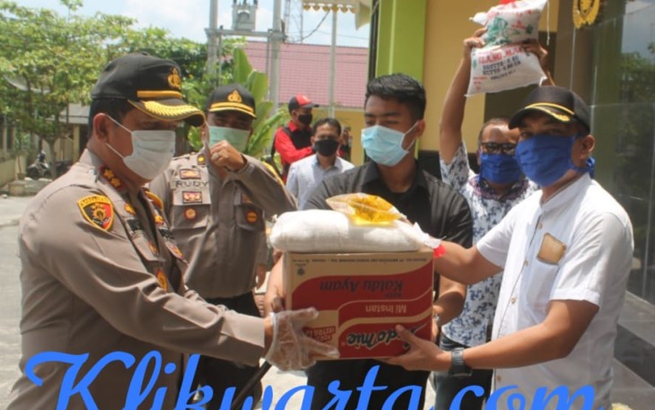 Kapolres Batu Bara Beri Sembako pada Wartawan