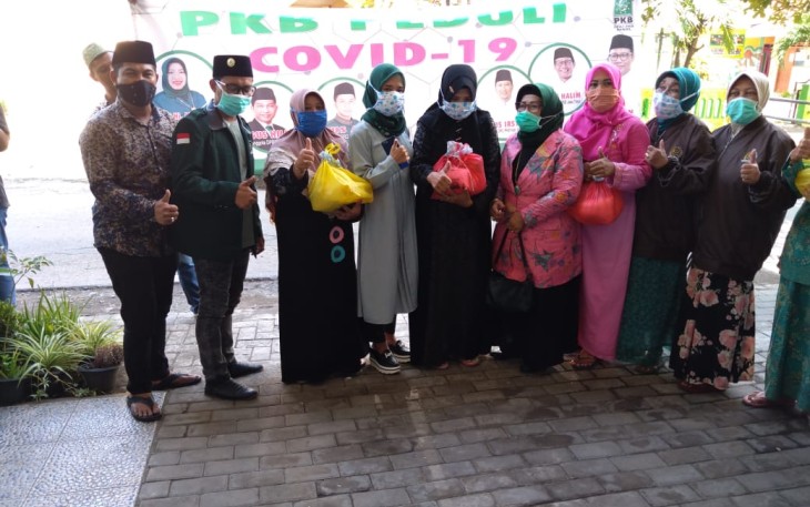 Tiga Politisi PKB Kompak Bagi Sembako ke Masyarakat Terdampak Covid-19